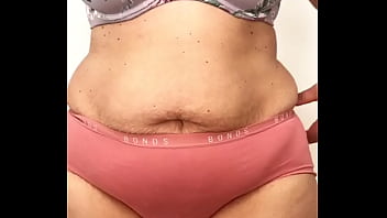 Menggoda, Wanita India Melepas Gaun Formal Hingga Tersisa Lingerie Seksi
