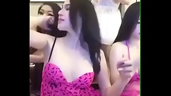 Gadis Tionghoa Seksi Yang Lagi Asyik Memuaskan Nafsu Sendiri