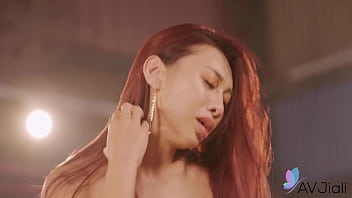 Gadis Tionghoa Seksi Bai Xi-yu Mengerang Nikmat Saat Menerima Penetrasi Penis Yang Keras.