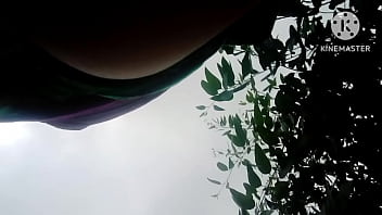 Di Tengah Hutan Liar India, Si Bhabhi Panas Mengeluarkan Air Nafsu Yang Membara