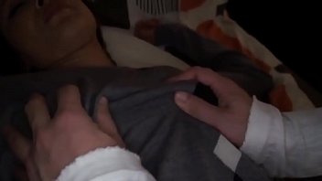Induk Tiriku Dari Jepang Yang Tua Tapi Menggoda Menggairahkan Anak Tirinya Yang Muda