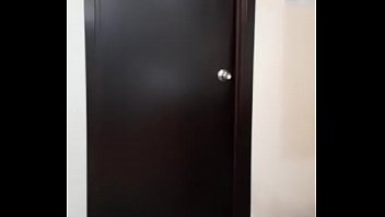 Menari Telanjang Dengan Goyangan Yang Menggoda