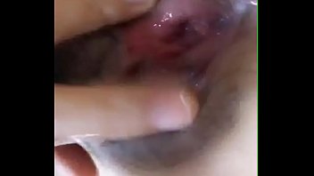 Gadis Oriental Yang Menggoda Dengan Keahlian Tiga Jari