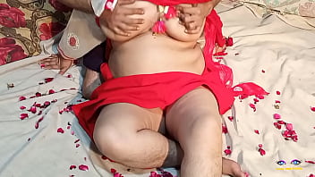 Istri Nakal Desi Dalam Gaun Merah Putih, Adegan Ranjang Rumahan Dengan Suara Erotis Berbahasa Hindi