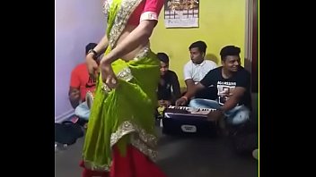 Desi Bhabhi Yang Menggoda Dan Penuh Nafsu