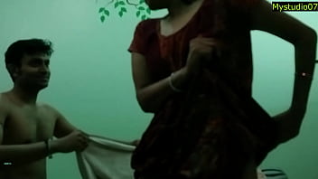 Pria Lajang Ngentot Pembantu Cantik Yang Menggairahkan Di Rumah! Adegan Panas Hindi