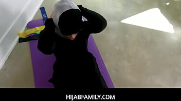 Destiny Cruz, Gadis Berhijab Yang Menggairahkan, Menggoda Pelatihnya Hingga Ranjang