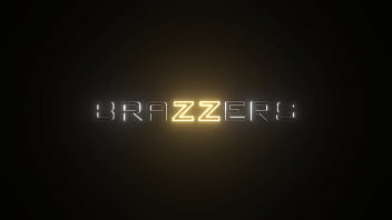 Ganti Kostum Sama Temen Sekamar Yang Nakal, Abigaiil Morris / Brazzers / Pakai Kode Xvpromo Buat Dapetin Diskon Di Situs Resmi