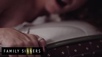 Gadis Tiri Hot Dan Ayah Tirinya Berhubungan Seks Dengan Ganas Dan Berakhir Dengan Spermanya Menetes Di Vagina