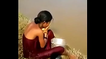 Desi Bhabhi Telanjang Di Kamar Mandi Dengan Pintu Terbuka