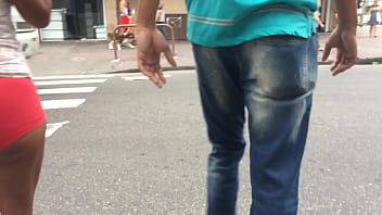 Morena Peituda Indo Rebolando Gostoso No Motel