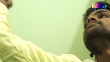 Gairah Tersembunyi Ibu Rumah Tangga India Dengan Tukang Kode Yang Menggoda