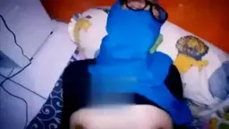 Membuat Gadis Berhijab Menggelinjang Dan Menumpahkan Hasilnya Di Wajahnya