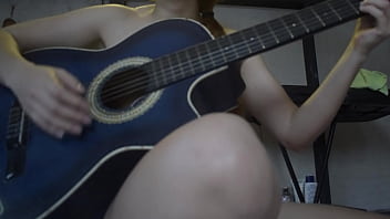 Gadis Pemusik Bayar Dengan Tubuh Demi Masuk Band, Ia Sangat Tergila-gila Pada Kemaluan Pria Hingga Menelan Semua Dan Masih Ingin Lagi