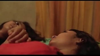 Ciuman Panas Gadis India Yang Menggoda