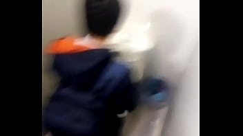 Siswi Cantik Ngangkang Di Toilet Kampus