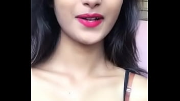 Gadis Desai Menggoda Dengan Kedip Mata Yang Menggairahkan