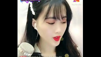 Gadis Seksi Asia Menggoda Di Live Streaming Uplive