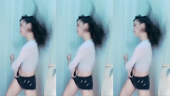 Cô Gái Trung Quốc Thoát Hiểm Trên Mái Nhà Rực Lửa