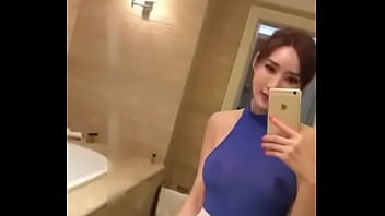 Koleksi Cermin Alice Zhou, Model China Yang Menggoda Dan Membara