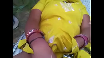 Gadis Liar Di Ladang Dengan Suara Serak Bahasa Hindi