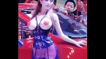 Chica China Sensual Con Pechos Grandes Y Conocida
