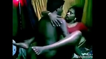 Bibiku Yang Seksi Dalam Sari Desi, Digoyang Keras Sampai Merintih