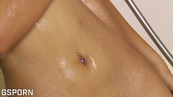 Gadis Thailand Asia Yang Seksi Masturbasi Dan Membasahi Celah Berbulunya Di Kamar Mandi