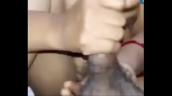Desi Bhabhi Memerah Susu Dengan Penuh Gairah