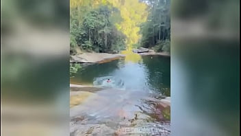 Dari Pantai Copacabana, Natal Tiba Untuk Petualangan Liar Menuju Air Terjun, Mencari Wanita Panas Untuk Bercinta Di Tengah Hutan