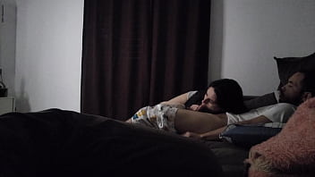 Tia Safada Planejou Tudo Para Esfregar A Bunda No Sofá Junto Com O Sobrinho