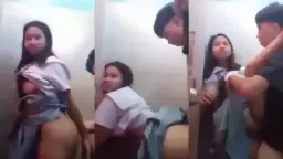 Gadis Sma Beraksi Mesra Di Kamar Mandi