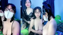 Icakane Bergoyang Dengan Lingerie Tembus Pandang, Memamerkan Toket Gede Yang Menggoda