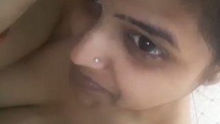 Pamer Tubuh Telanjang Bulat Bhabhi Di Ranjang