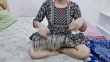 Kakak Tiriku Sendirian Di Kamar, Aku Ikut Masuk Dan Mengelus Vagina Di Malam Hari Saat Dia Ada