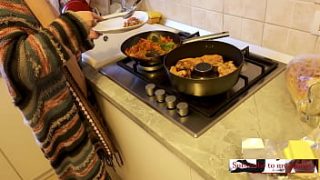 Memasak Telanjang Bareng Thelma: Episode Panas Yang Bikin Merinding