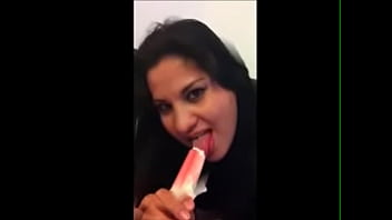 Gadis Desi Menjilati Dengan Penuh Gairah