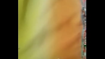 Gadis India Yang Menggoda Dengan Lekuk Tubuh Memikat