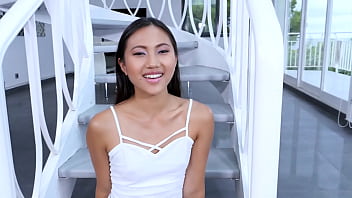 May Thai, Si Gadis Asia Seksi Yang Menggoda Dengan Kontol Besar, Pov Blowjob Dan Telan Cairan Panasnya Yang Deras