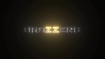 Alexis Fawx, Milf Tua Yang Menggairahkan, Menyemprotkan Air Panas Di Kamar Mandi – Tonton Full Di Brazzers