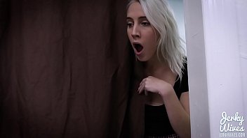 Putri Tiri Mengintip Ayah Dan Ibu Tirinya Bercinta, Membuatnya Tergoda – Cory Chase