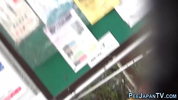 Pelacur Jepang Kencing Sembarangan Di Luar Ruangan