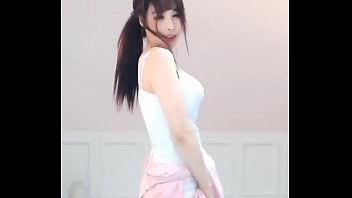 Angela Manjusaka: Gerakan Menggoda Dari Streamer Seksi Tiongkok