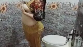 Gadis Gemuk Pakistan Merangsang Diri Di Pancuran