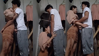 Kakak Dan Adek Main Di Rumah Saat Semua Pergi