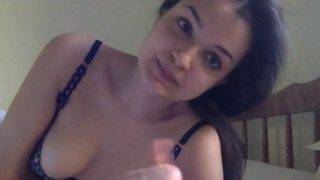 Nri Panas Memberikan Blowjob Dan Handjob Yang Menggoda
