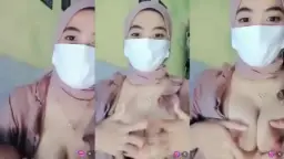 Ukhti Tampilkan Aksi Hot Menyusui Si Kecil Secara Live