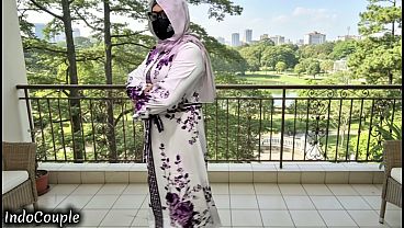 Istri Berhijab Yang Haus Nafsu Dan Doyan Selingkuh, Ku Temui Di Koridor Kampus Yang Sepi