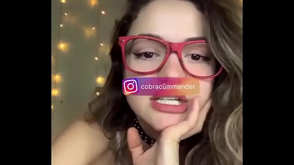 Tarian Rusia Yang Menggoda Dan Aksi Downblouse Sensual Di Bigo