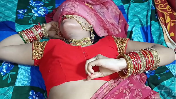 सौतेली बहन ने रक्षाबंधन पर भाई को राखी बांधते हुए गिफ्ट में अपने नशीले अंग दिखा दिए, साफ हिन्दी आवाज़ में
